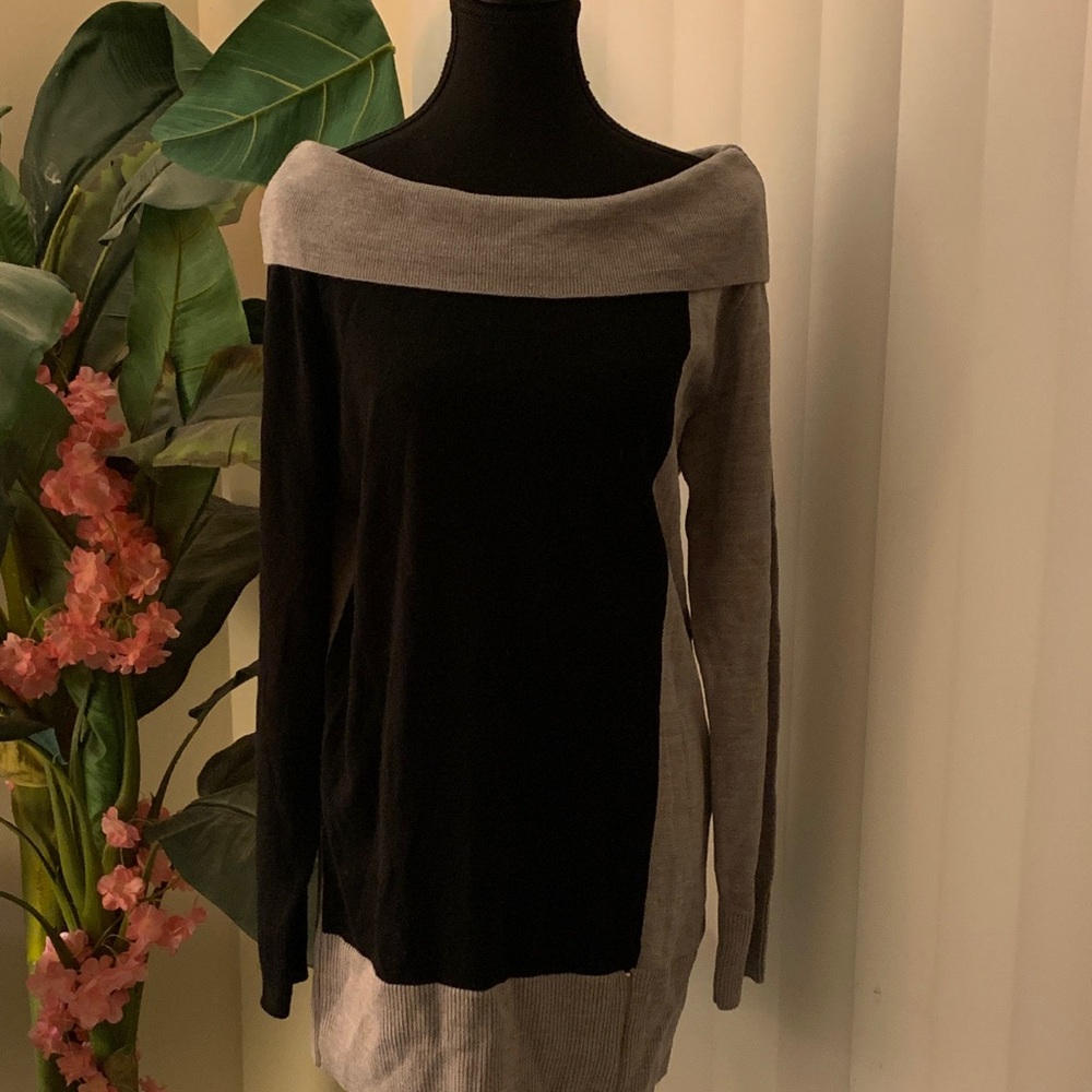 VENUS Off-Shoulder Black and Gray Sweater